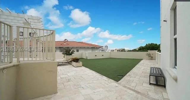 2+1 Condo — 2030 Douglas Rd #510, Coral Gables, FL 33134