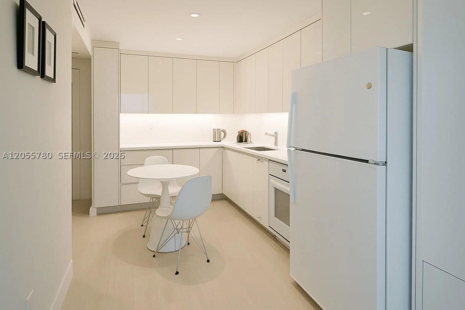 1-bedroom Condo — 2301 Collins Ave #636, Miami Beach, FL 33139