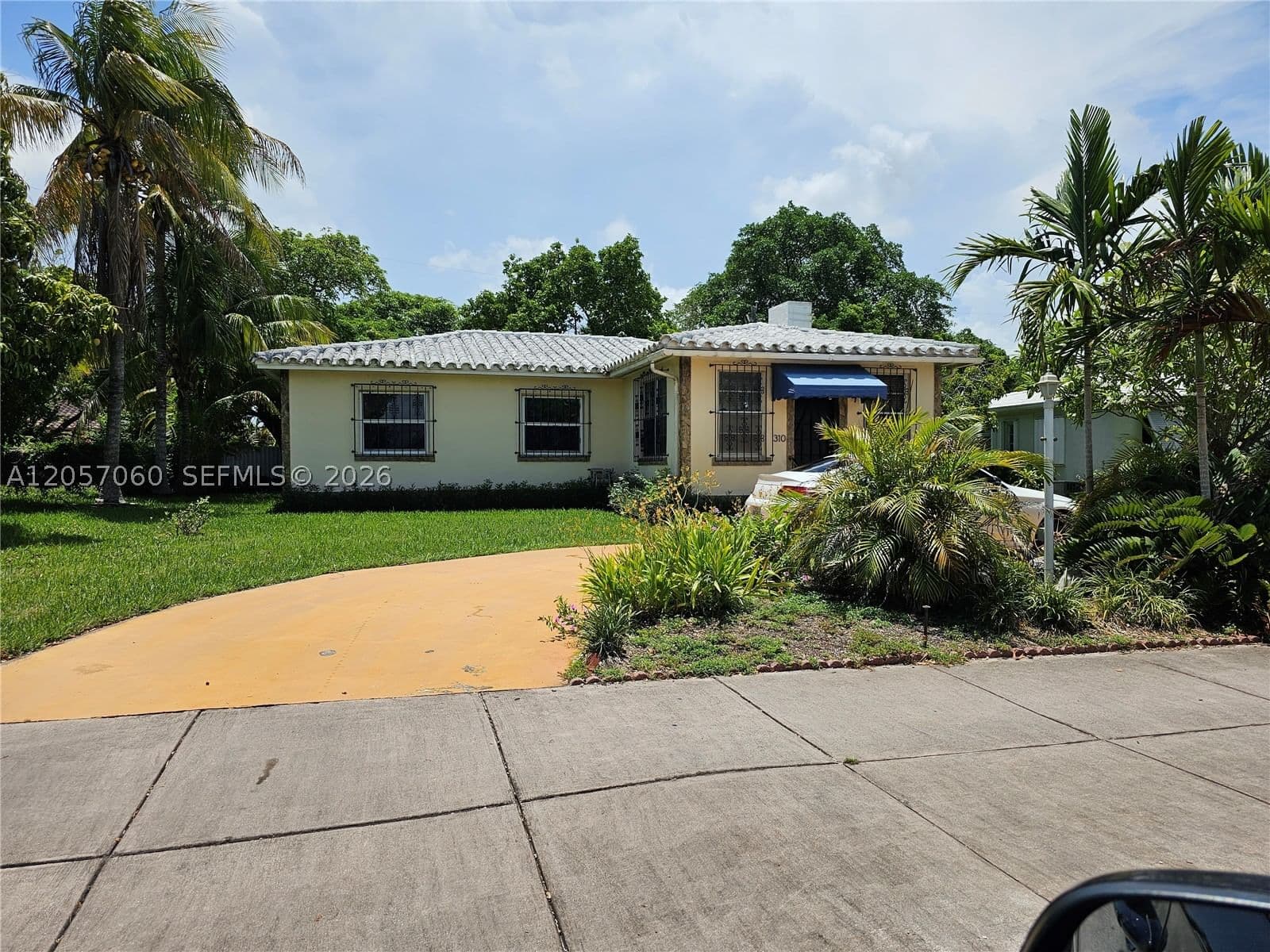 3+1 Müstakil ev — 310 Ponce De Leon Blvd, Coral Gables, FL 33134