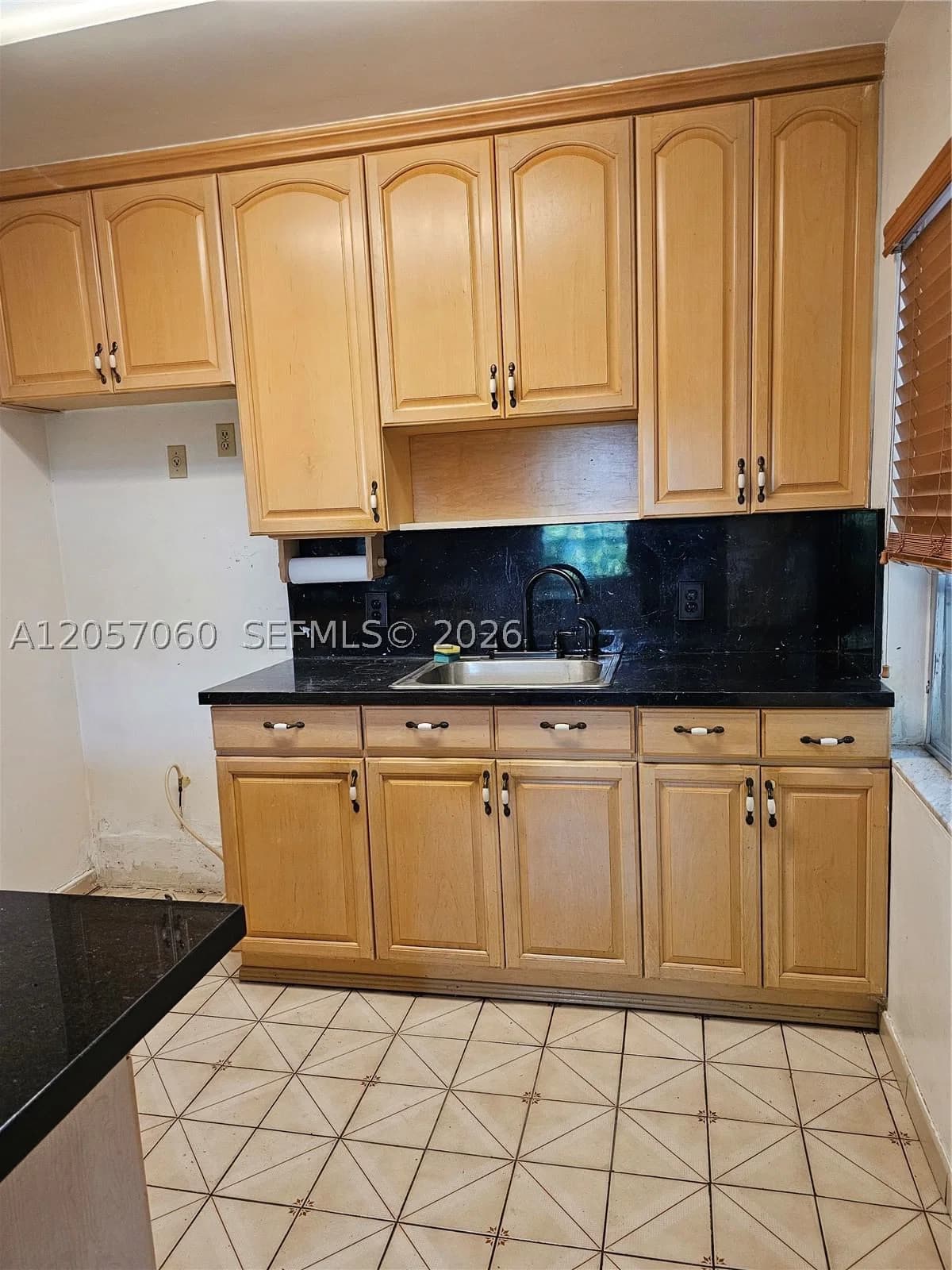 3+1 Müstakil ev — 310 Ponce De Leon Blvd, Coral Gables, FL 33134
