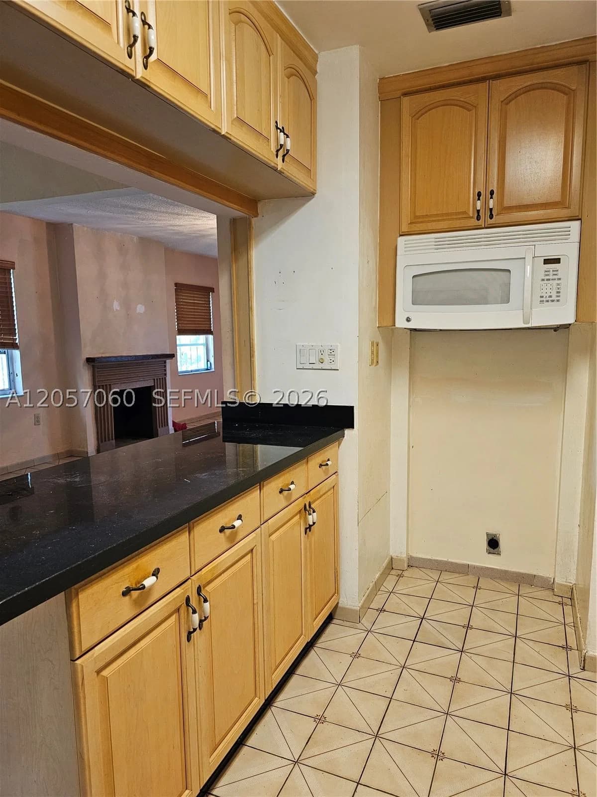 3+1 Müstakil ev — 310 Ponce De Leon Blvd, Coral Gables, FL 33134