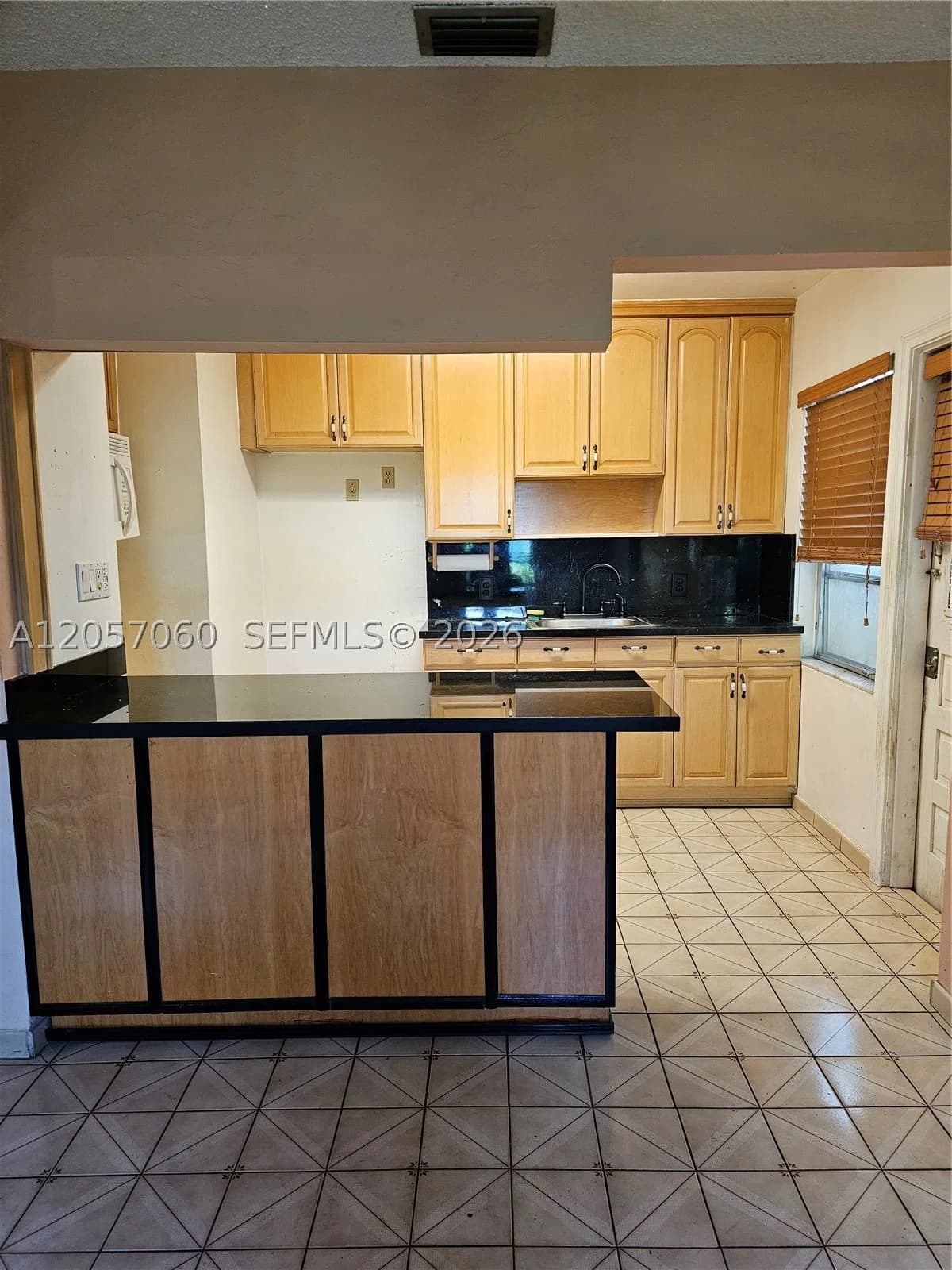 3+1 Müstakil ev — 310 Ponce De Leon Blvd, Coral Gables, FL 33134