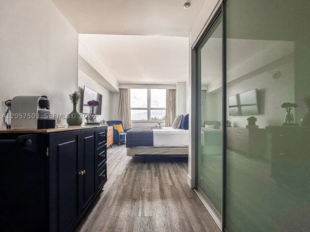 1+1 Condo — 2889 Mcfarlane Rd #912, Miami, FL 33133