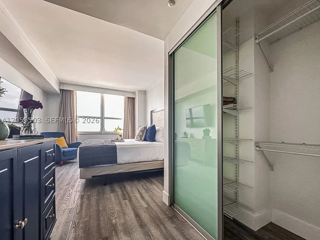 1+1 Condo — 2889 Mcfarlane Rd #912, Miami, FL 33133