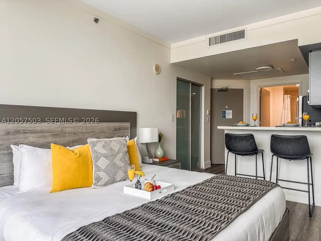 1+1 Condo — 2889 Mcfarlane Rd #912, Miami, FL 33133