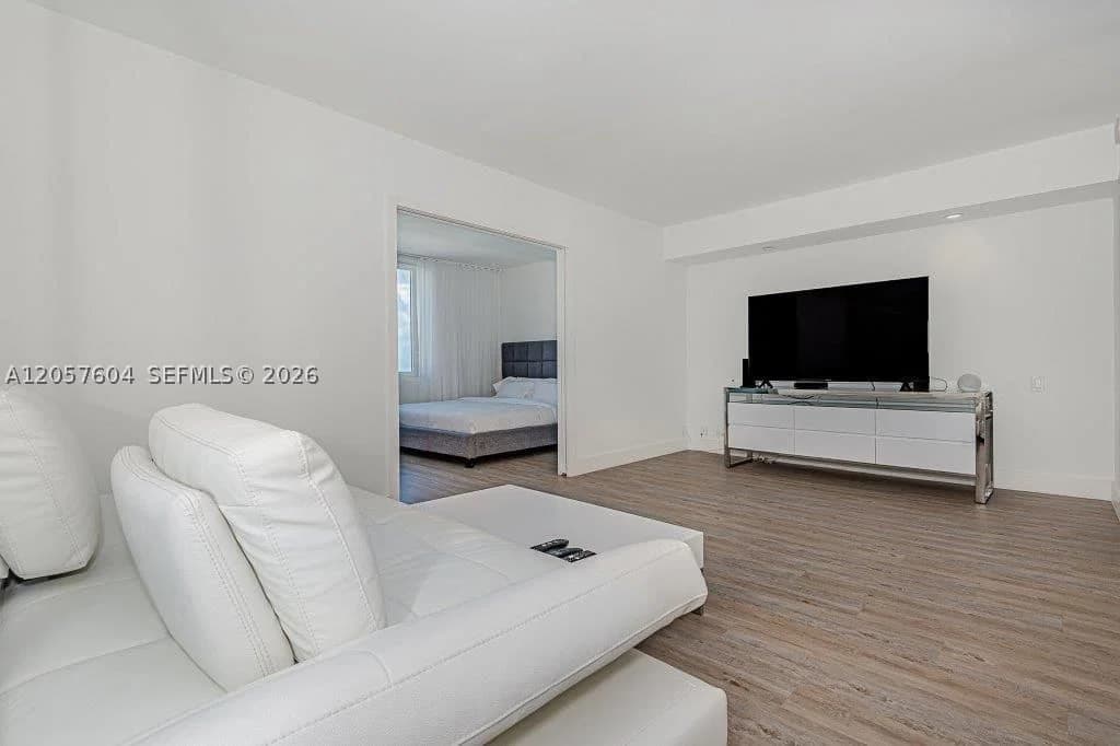 1+1 Condo — 2301 Collins Ave #1528, Miami Beach, FL 33139