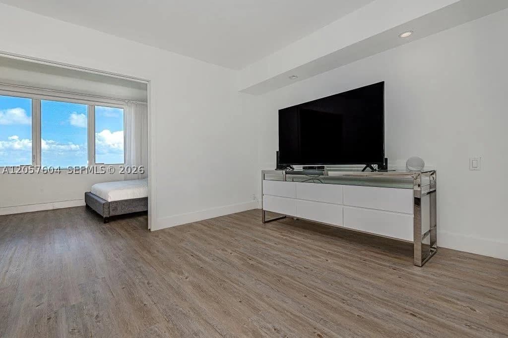 1+1 Condo — 2301 Collins Ave #1528, Miami Beach, FL 33139