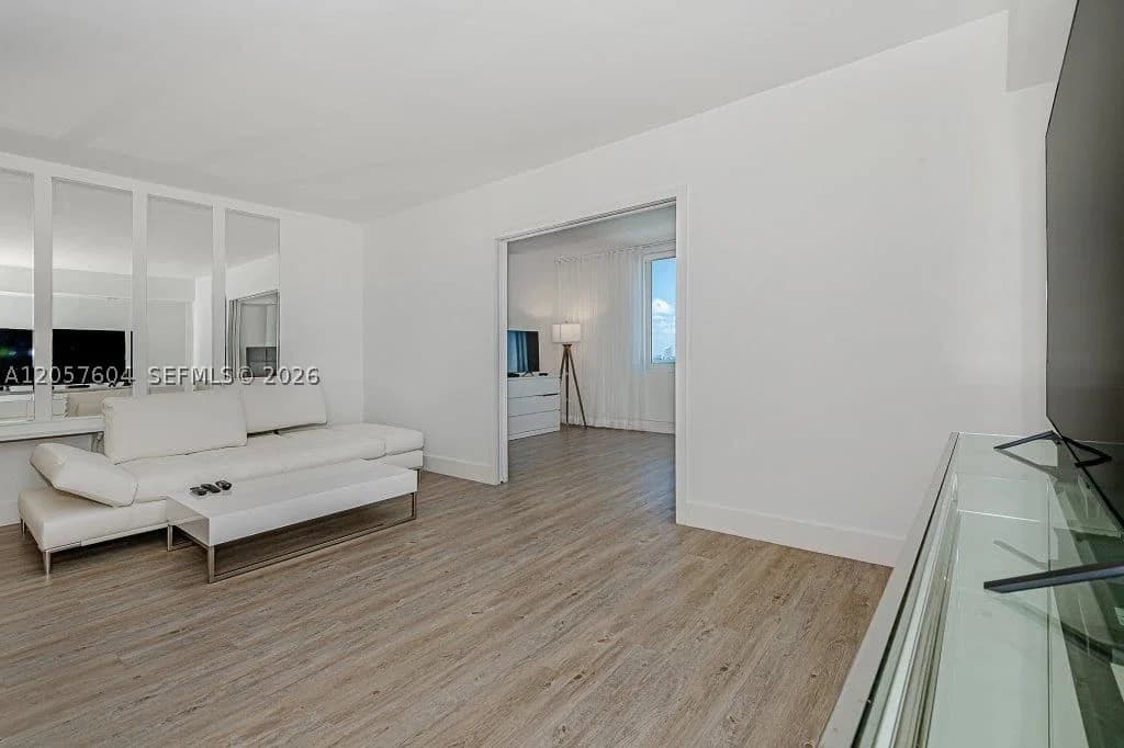 1+1 Condo — 2301 Collins Ave #1528, Miami Beach, FL 33139