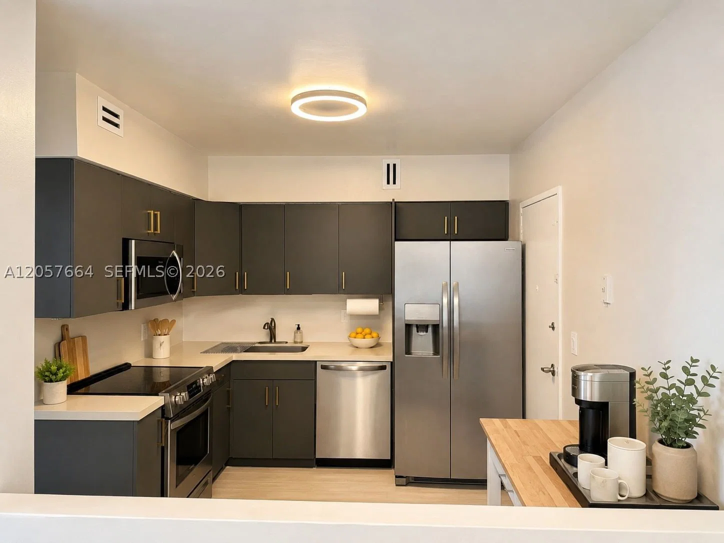 2-bedroom Condo — 5700 Collins Ave #3C, Miami Beach, FL 33140