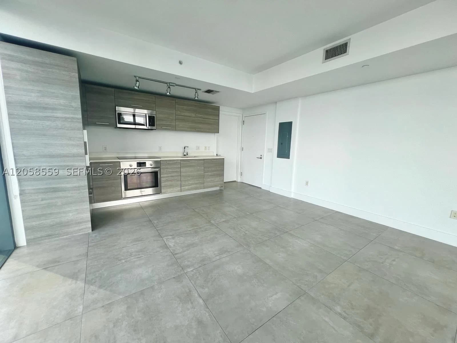 1+1 Condo — 650 32nd St #908, Miami, FL 33137