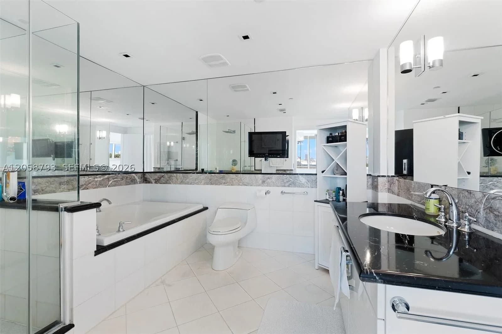 1-bedroom Condo — 540 West Ave #513, Miami Beach, FL 33139