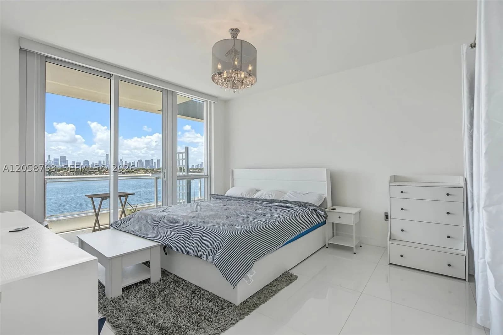 1-bedroom Condo — 540 West Ave #513, Miami Beach, FL 33139