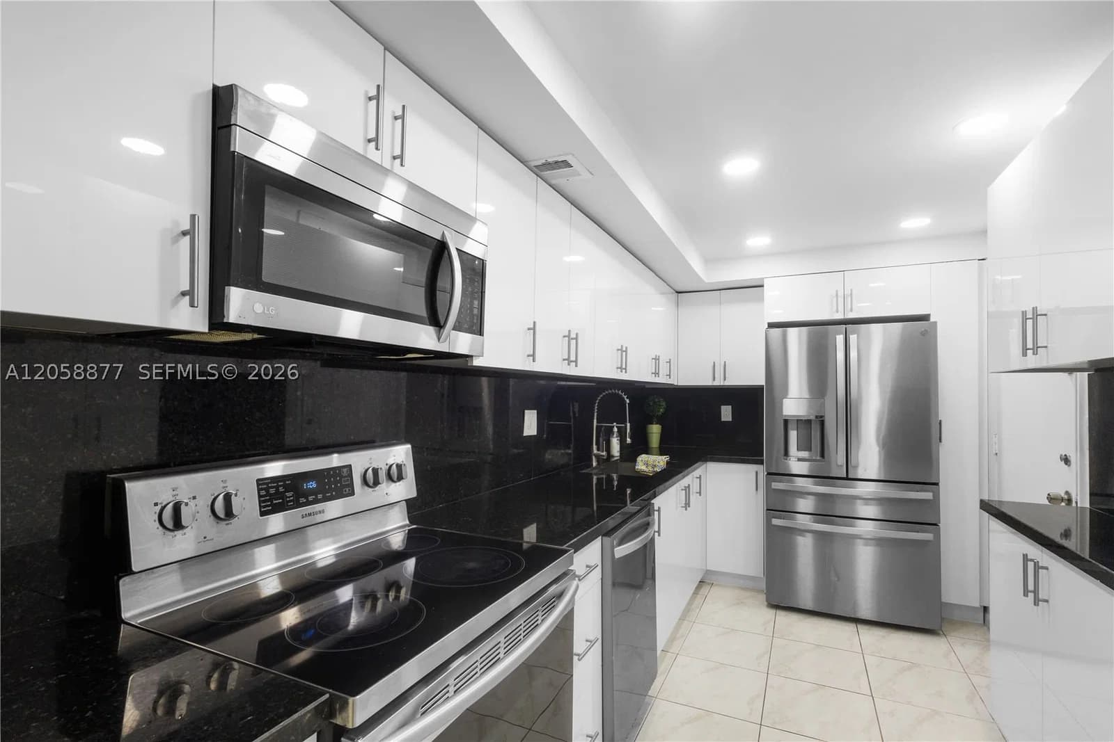 2+1 Condo — 1849 Ocean Dr #407, Hallandale Beach, FL 33009