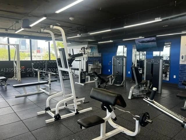 1-bedroom Condo — 555 15th St #20E, Miami, FL 33132