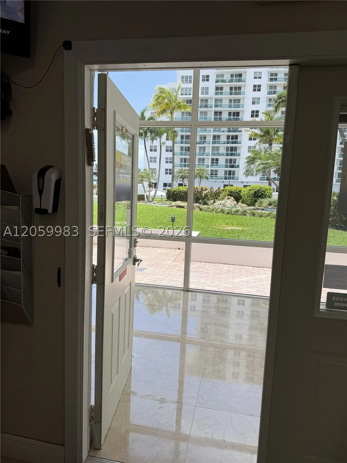 Condo — 5005 Collins Ave #C2, Miami Beach, FL 33140