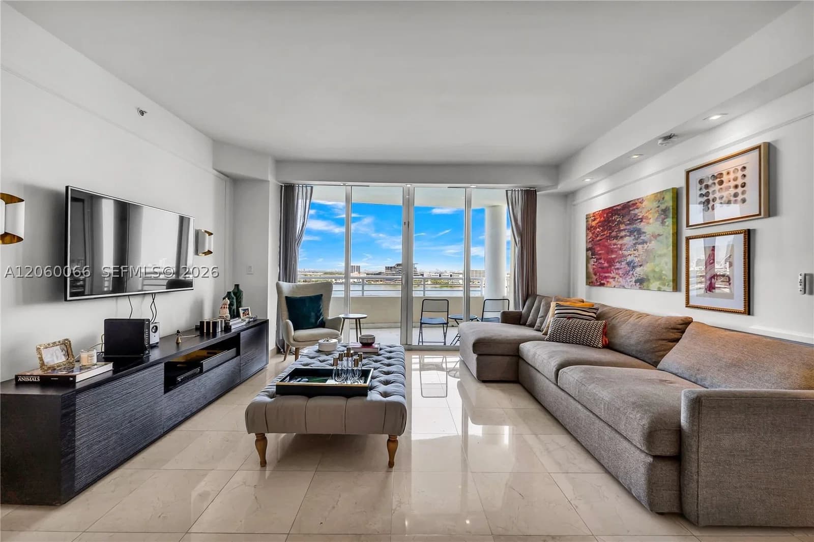 2-bedroom Condo — 848 Brickell Key Dr #1102, Miami, FL 33131