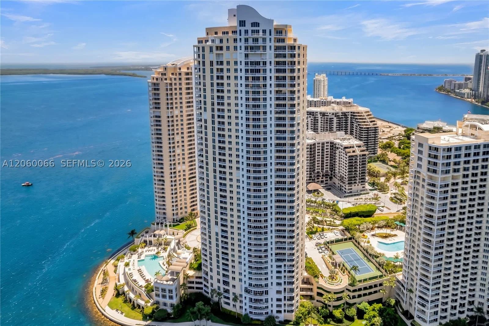 2-bedroom Condo — 848 Brickell Key Dr #1102, Miami, FL 33131