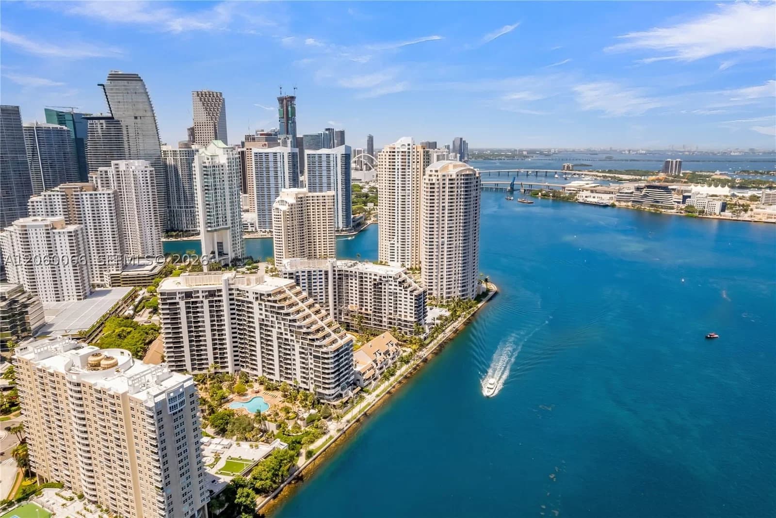2-bedroom Condo — 848 Brickell Key Dr #1102, Miami, FL 33131