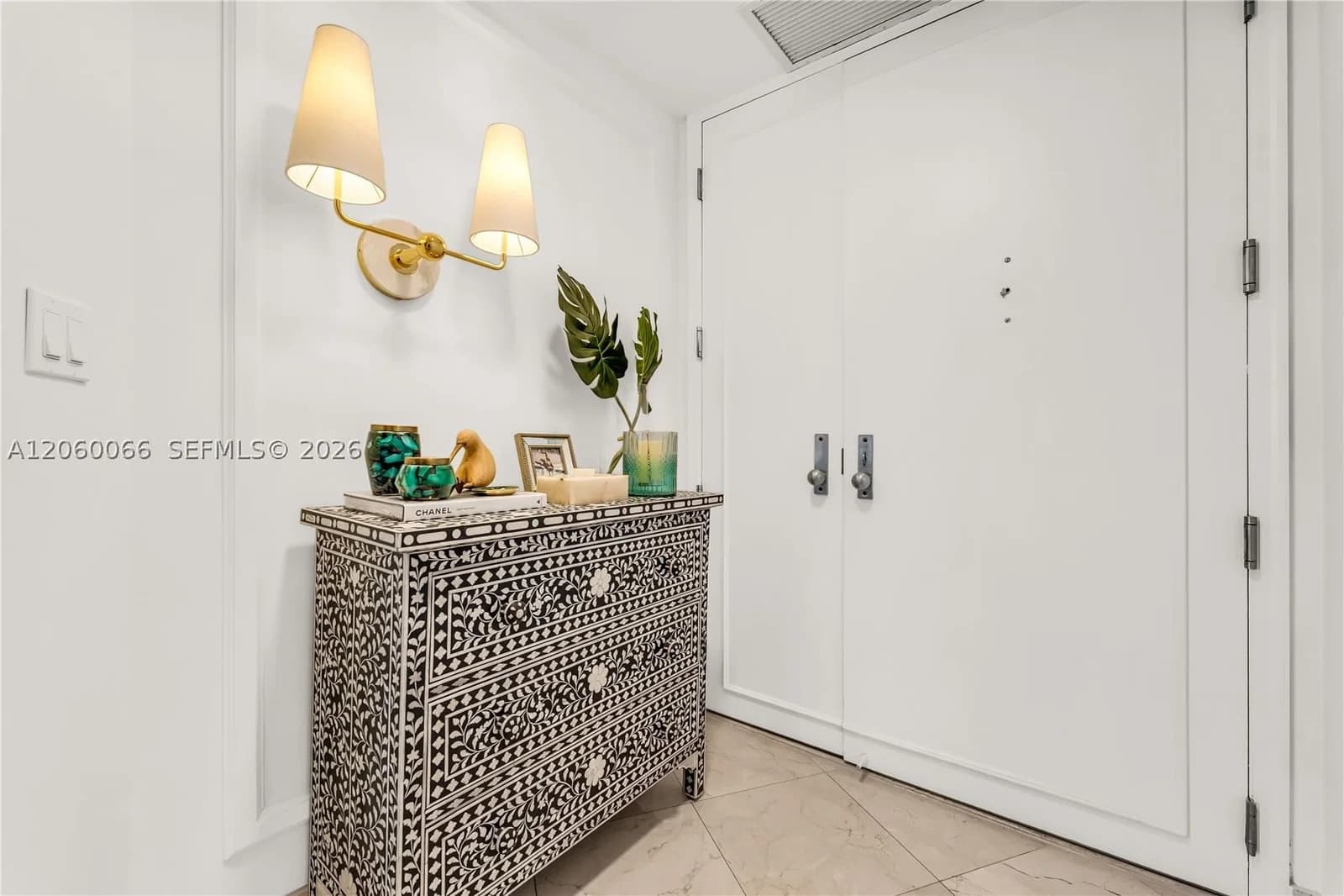 2-bedroom Condo — 848 Brickell Key Dr #1102, Miami, FL 33131