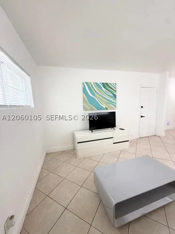 1-bedroom Apartment — 8011 Abbott Ave #4, Miami Beach, FL 33141