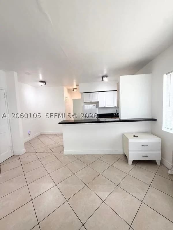 1-bedroom Apartment — 8011 Abbott Ave #4, Miami Beach, FL 33141