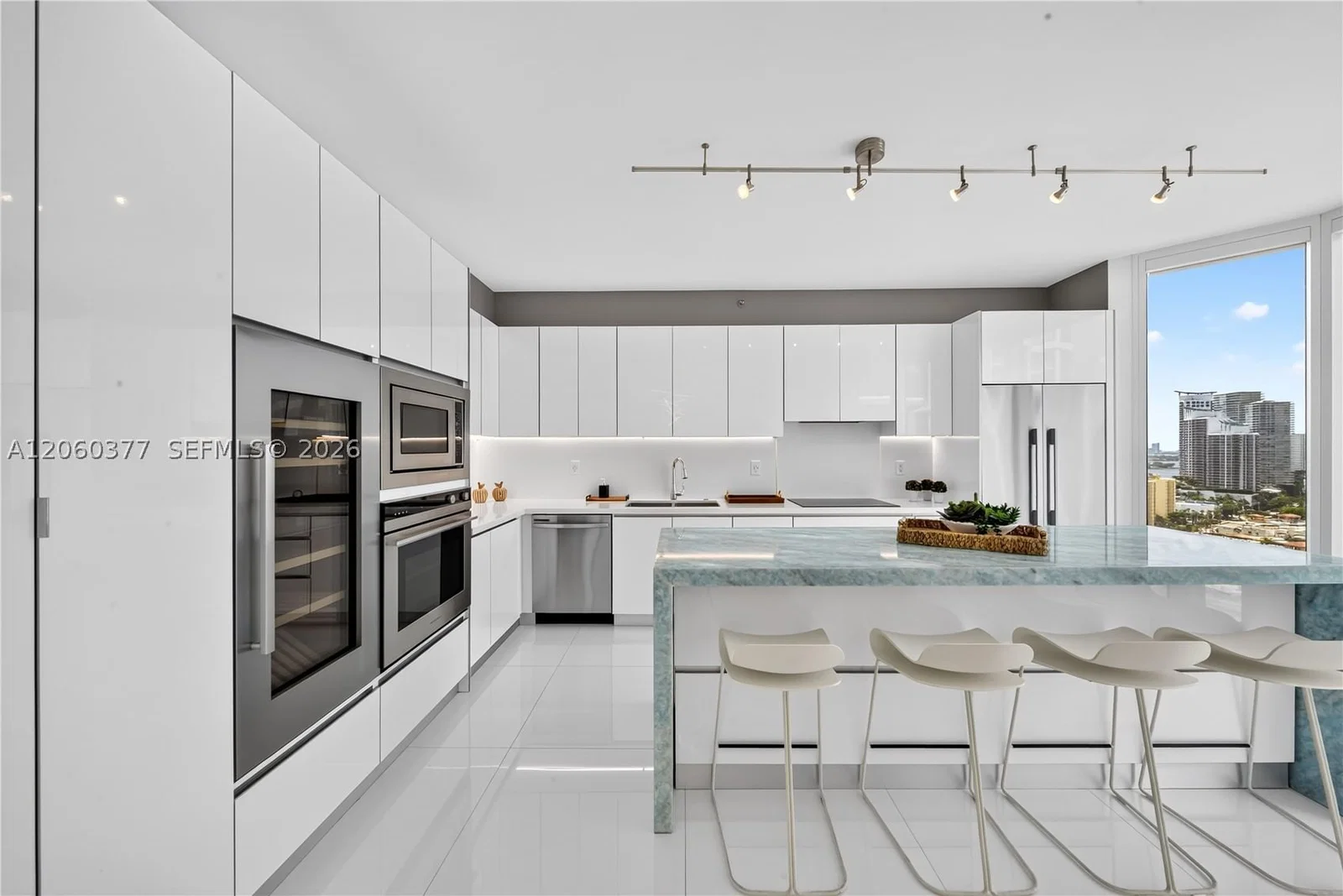 2+1 Condo — 300 Pointe Dr #2104, Miami Beach, FL 33139