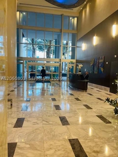1+1 Condo — 185 7th St #1605, Miami, FL 33130