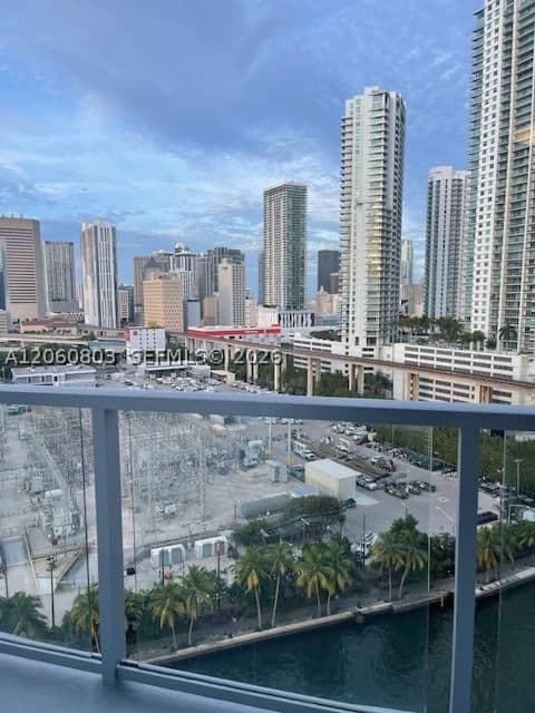 1+1 Condo — 185 7th St #1605, Miami, FL 33130
