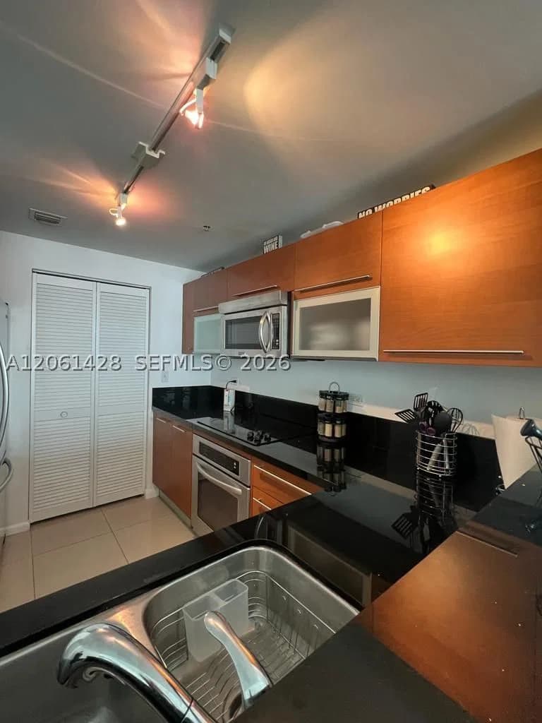 1+1 Condo — 253 2nd St #3806, Miami, FL 33132