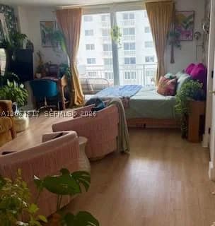 Condo — 345 Ocean Dr #718, Miami Beach, FL 33139