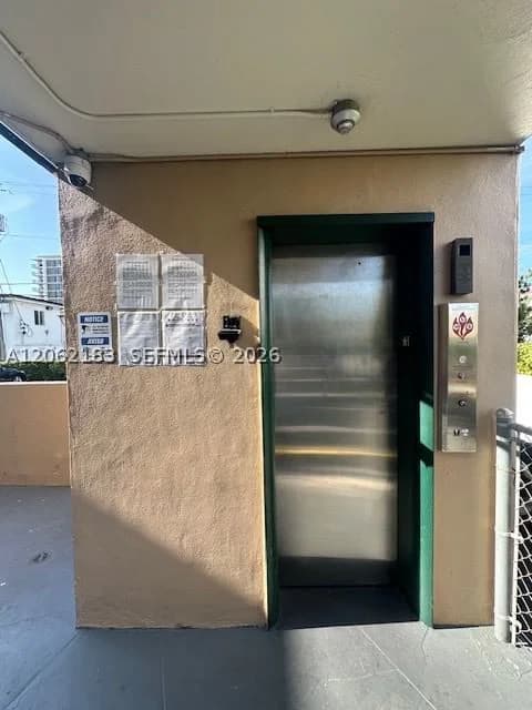 2-bedroom Apartment — 1400 Douglas Rd #11, Coral Gables, FL 33134