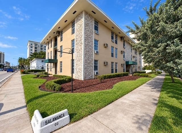 2-bedroom Apartment — 1400 Douglas Rd #11, Coral Gables, FL 33134