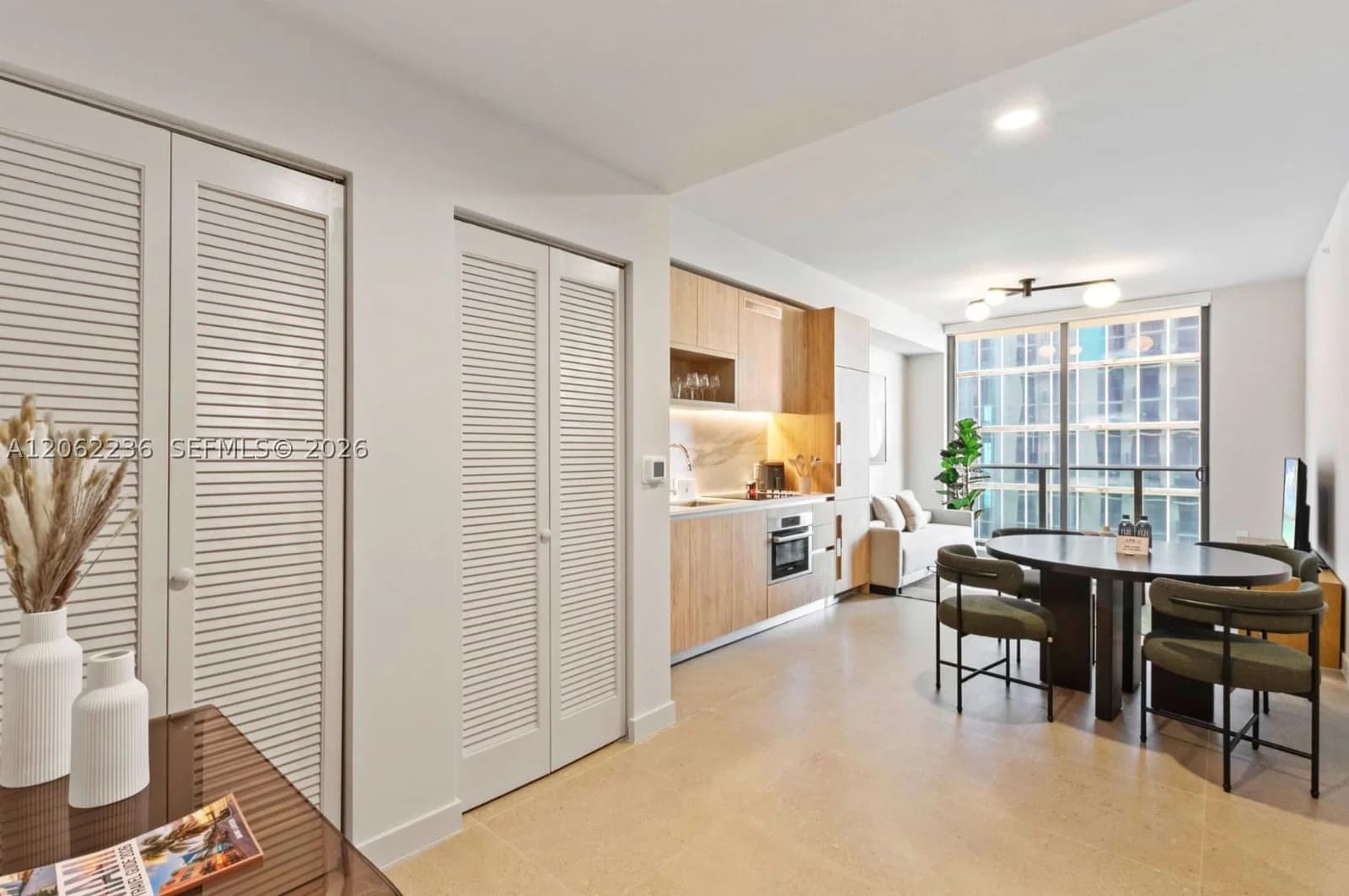 1-bedroom Condo — 11 6th St #2303, Miami, FL 33132
