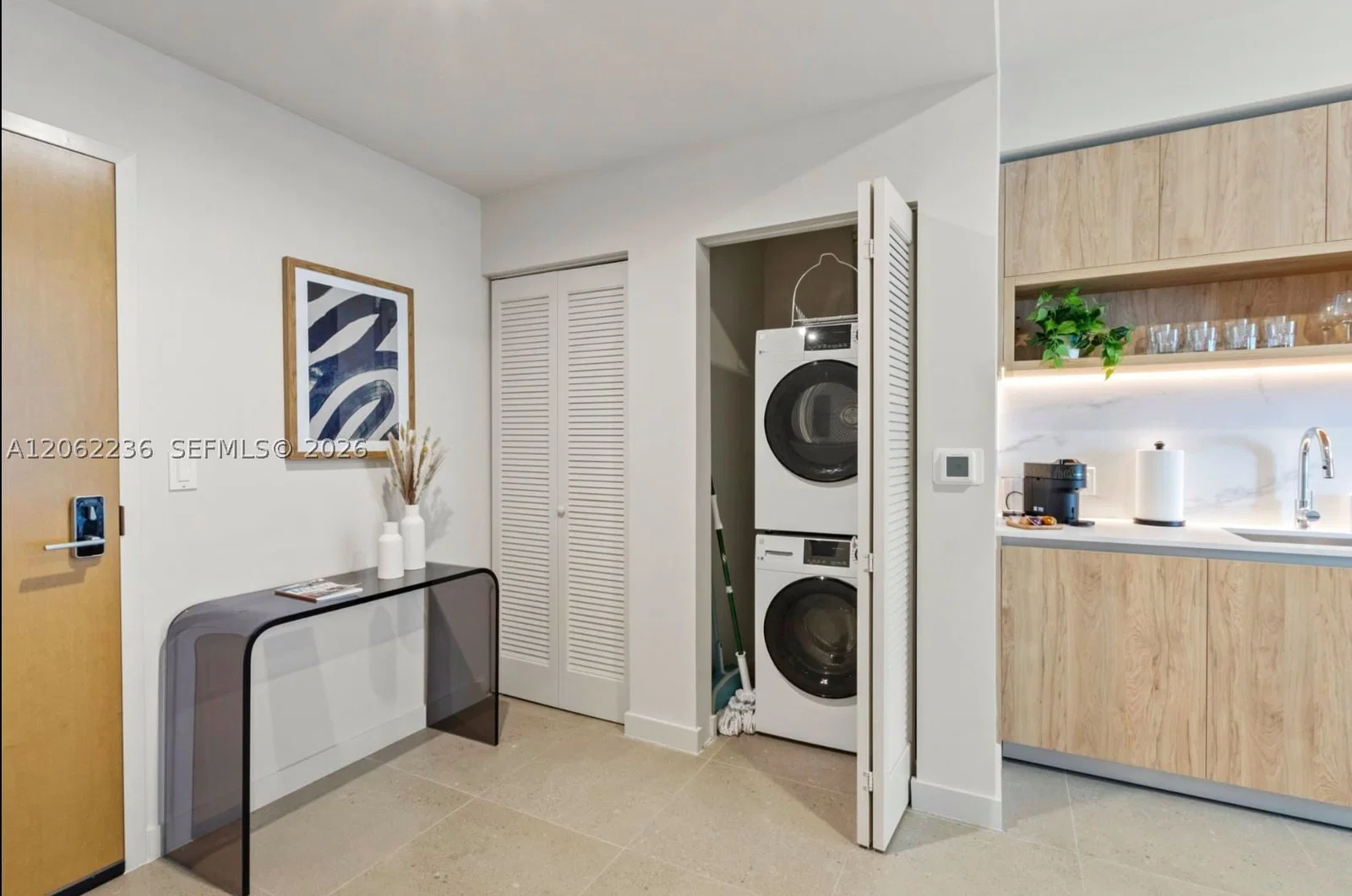 1-bedroom Condo — 11 6th St #2303, Miami, FL 33132