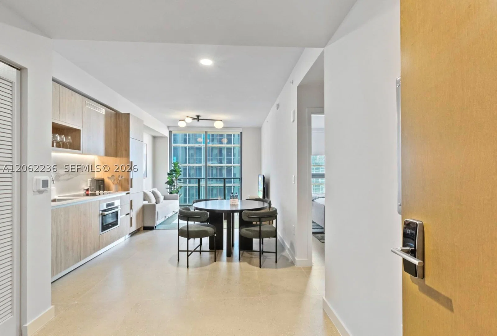 1-bedroom Condo — 11 6th St #2303, Miami, FL 33132