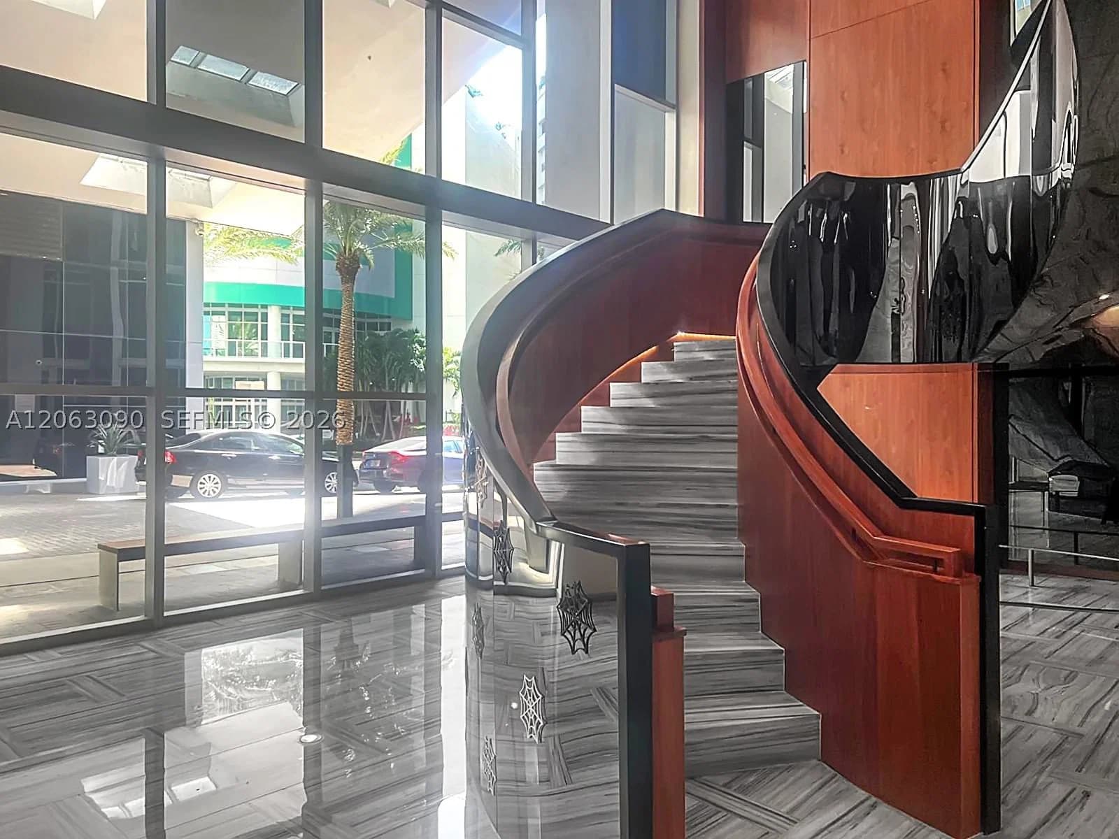1-bedroom Condo — 1300 Brickell Bay Dr #903, Miami, FL 33131