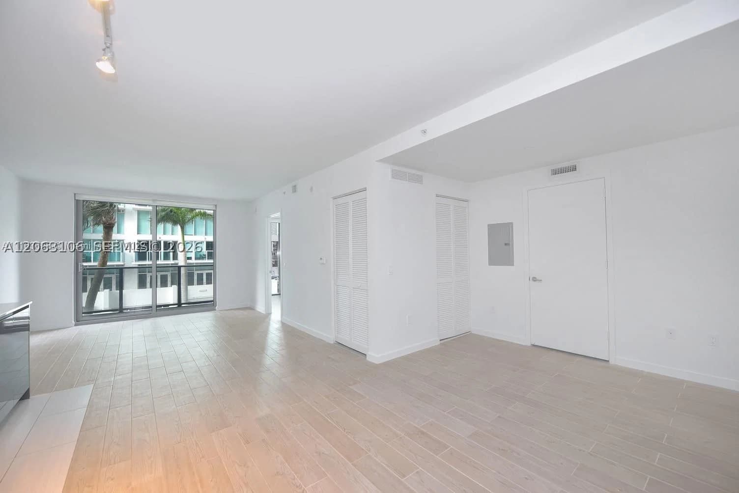 1+1 Condo — 31 6th St #406, Miami, FL 33131