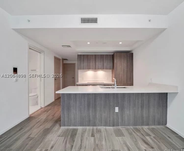 1+1 Condo — 801 Miami Ave #1807, Miami, FL 33130