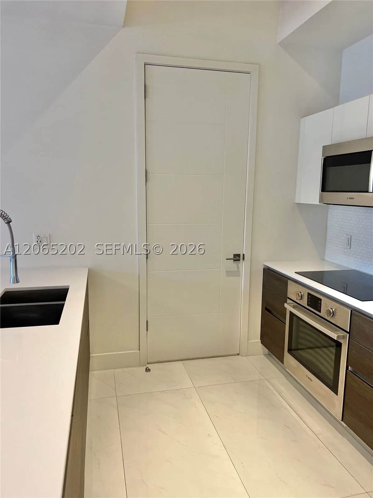2-bedroom Condo — 301 Altara Ave #210, Coral Gables, FL 33146
