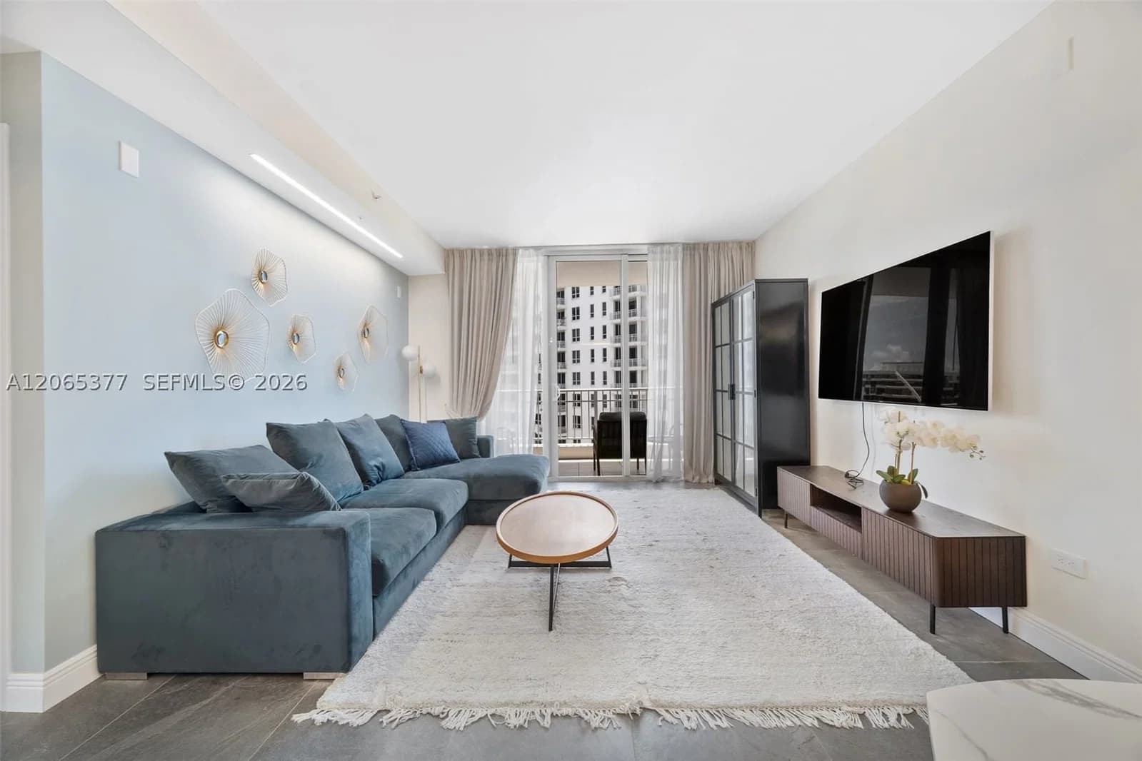1+1 Condo — 801 Brickell Key Blvd #1805, Miami, FL 33131