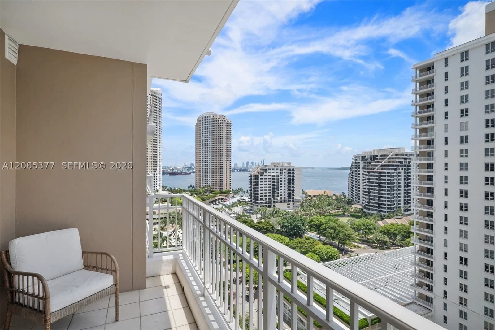 1+1 Condo — 801 Brickell Key Blvd #1805, Miami, FL 33131