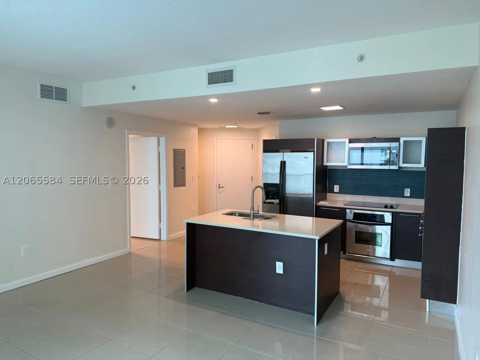1+1 Condo — 1900 Bayshore Dr #1707, Miami, FL 33132