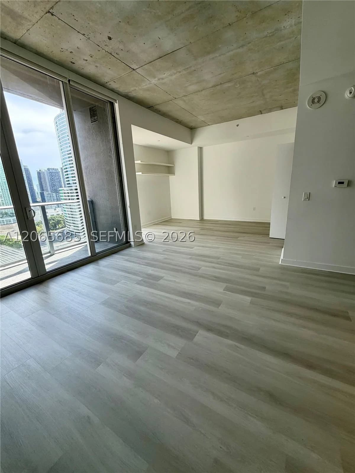 1-bedroom Condo — 151 1 Street #2207, Miami, FL 33131