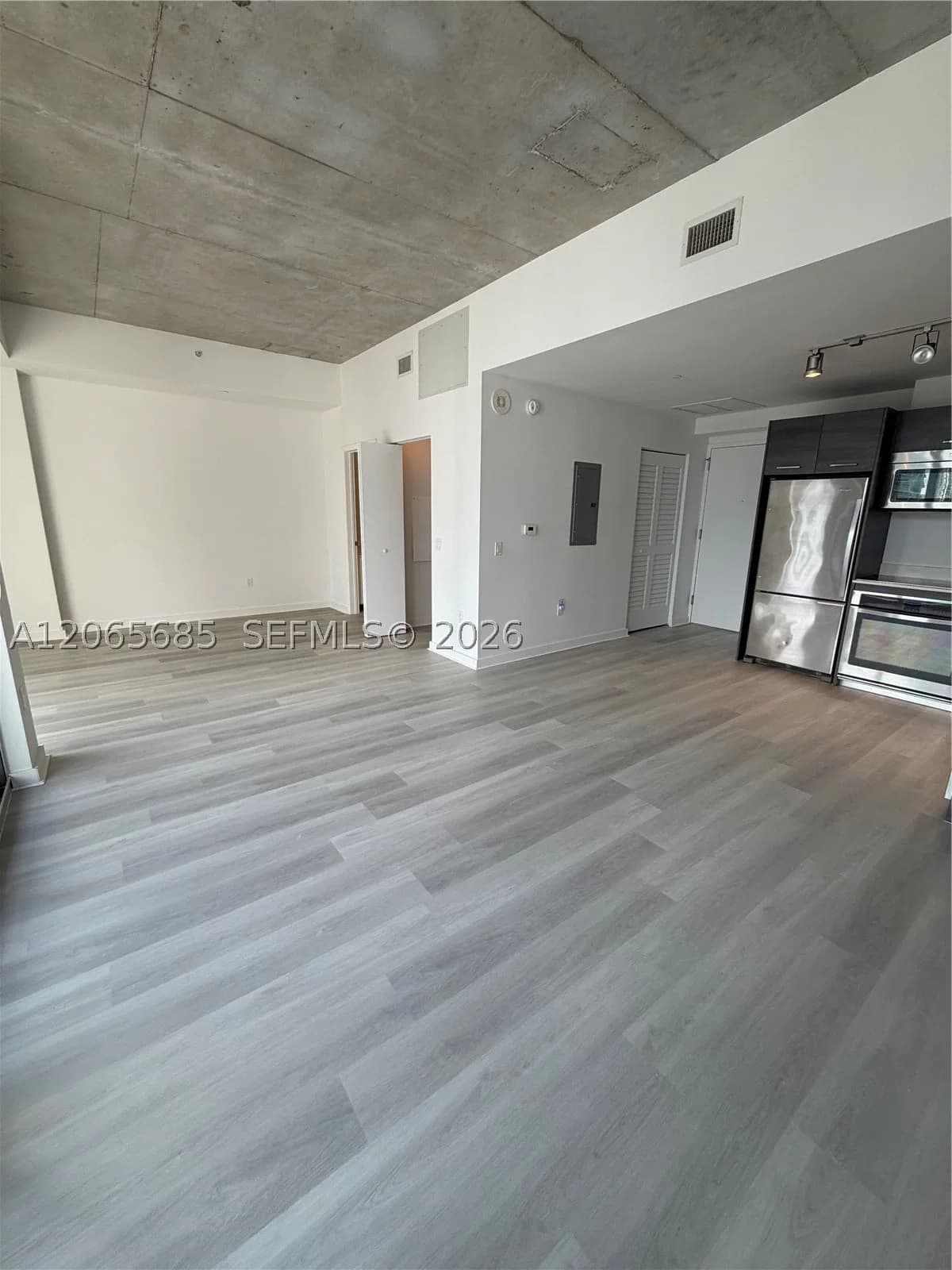 1-bedroom Condo — 151 1 Street #2207, Miami, FL 33131