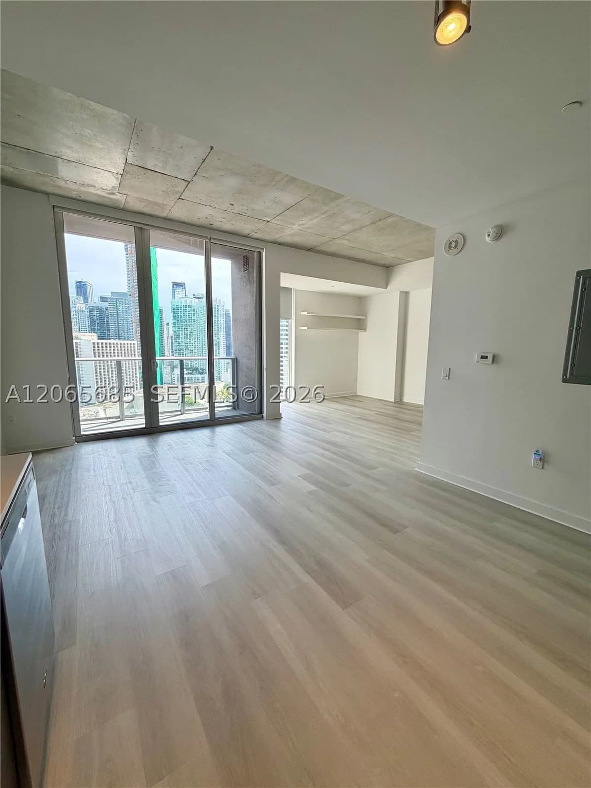 1-bedroom Condo — 151 1 Street #2207, Miami, FL 33131