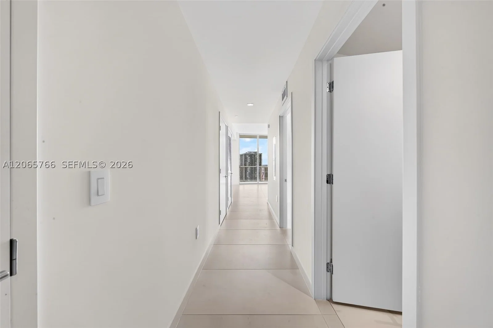 1+1 Condo — 1400 Biscayne Blvd #2607, Miami, FL 33132