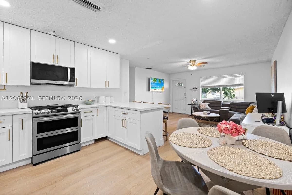 3+1 Müstakil ev — 8921 26th Pl, Sunrise, FL 33322