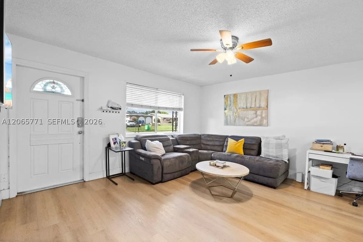 3+1 Müstakil ev — 8921 26th Pl, Sunrise, FL 33322