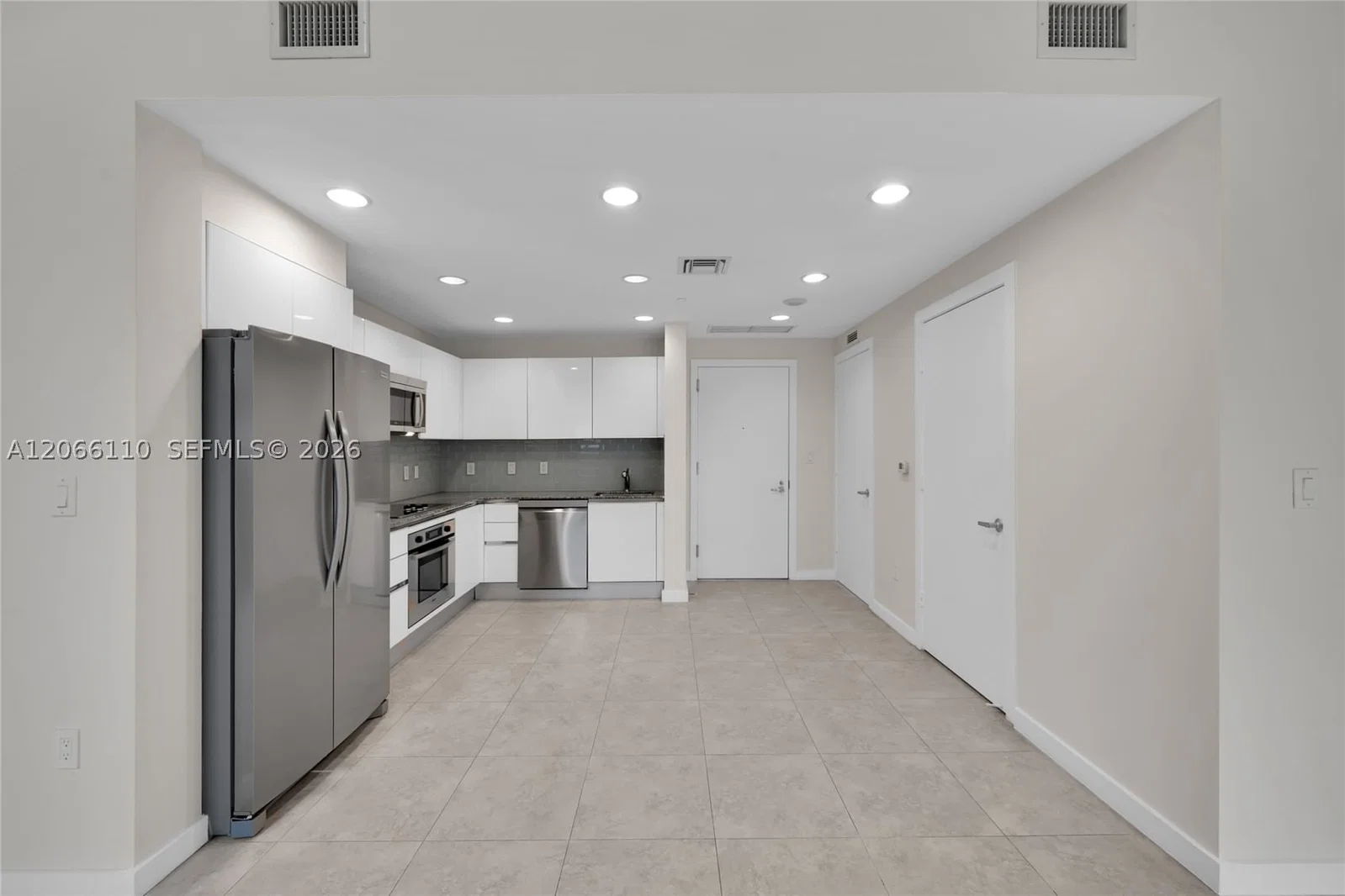 1-bedroom Condo — 1060 Brickell Ave #815, Miami, FL 33131