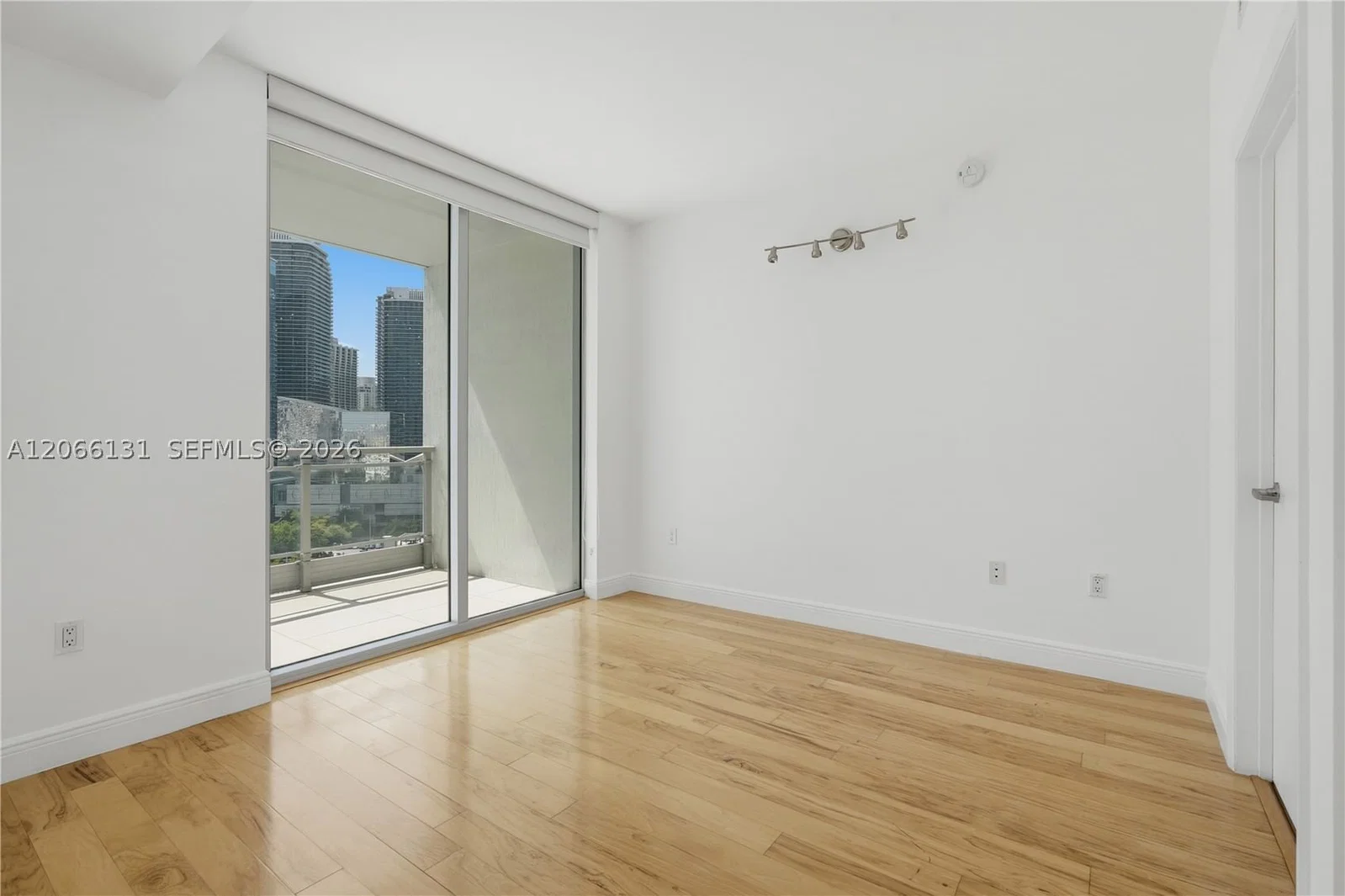 2-bedroom Condo — 90 3rd St #1801, Miami, FL 33130